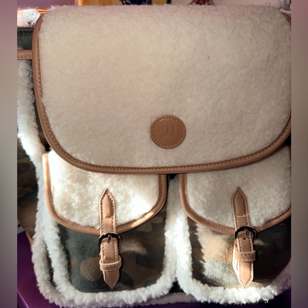 🐻NWT Bearpaw Camo print/sherpa soft suede like Backpack - Picture 3 of 8